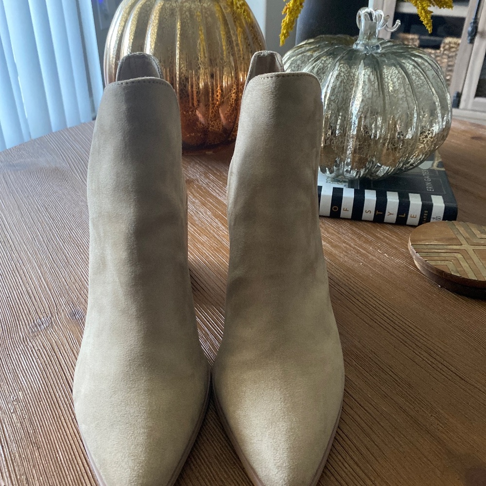 Tan Steve Madden booties